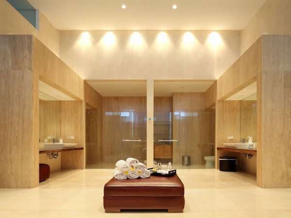genis-banyo-isiklandirmasi-modelleri